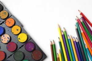 עפרונות וצבעים